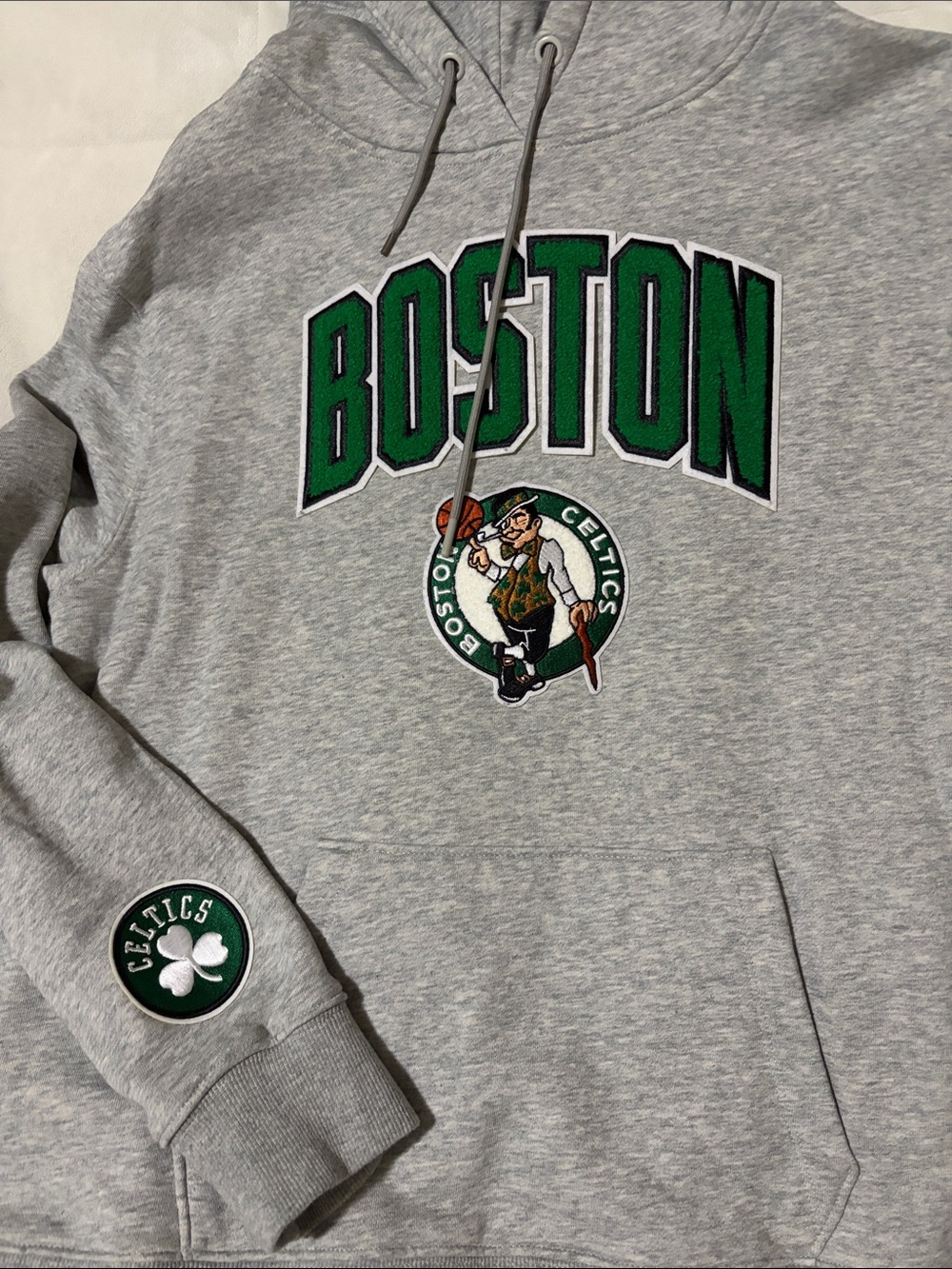 Pro Standard Boston Celtics Gray Pullover Hoodie - Women's Hooded Sweatshirt